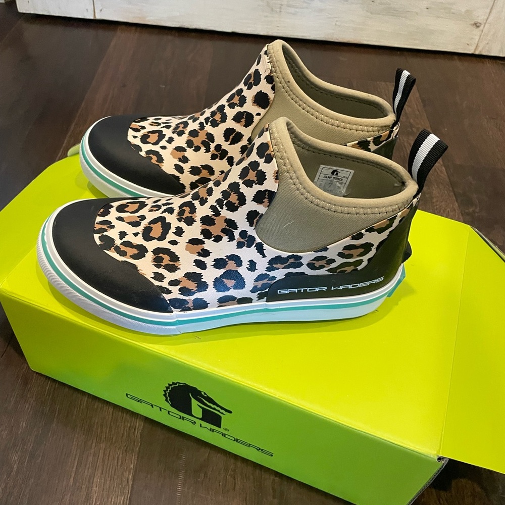 Gator Wader camp boots Leopard print NWT